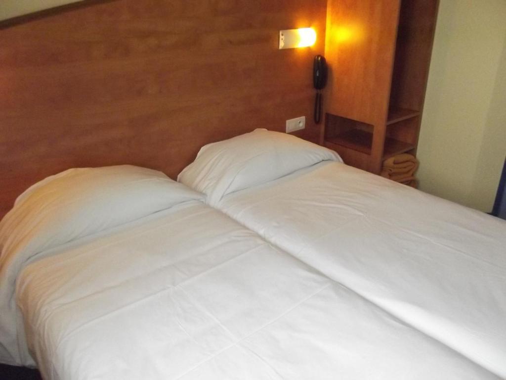 Armony Hotel Bourg-Achard Room photo