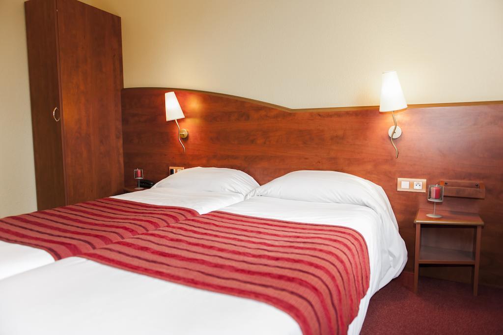 Armony Hotel Bourg-Achard Exterior photo